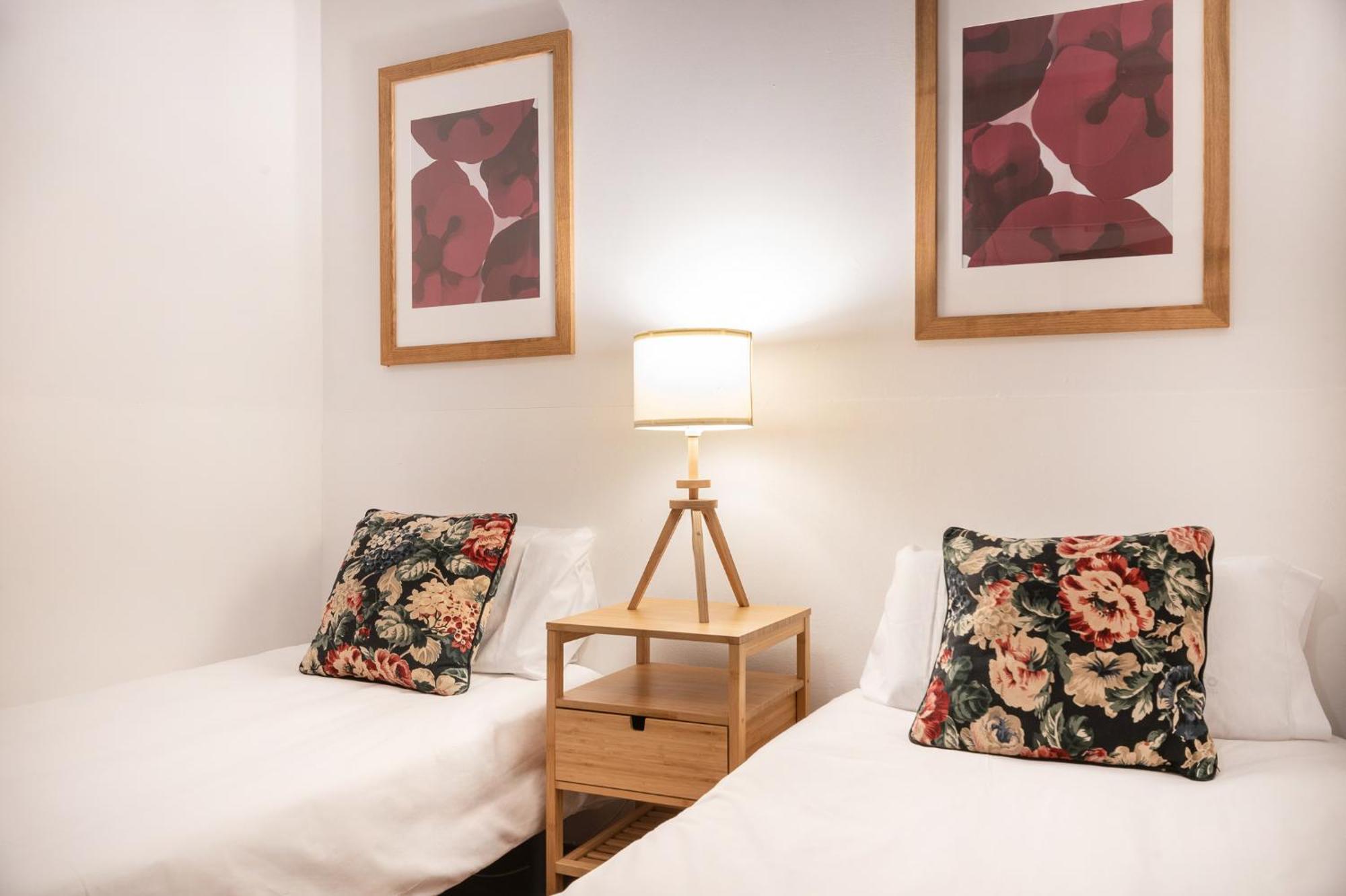 Spacious & Sunny Apt With Terrace In The City Center Barcelona Exterior foto